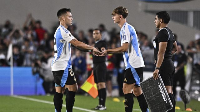 cosa hanno fatto Lautaro e Nico Paz col Venezuela. Brividi per l’omaggio a Russo