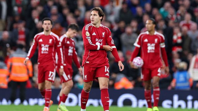 lo United e l'arbitro affondano Slot. Bufera su Oliver, svista clamorosa