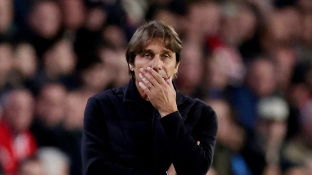 Napoli horror, è crisi. Bufera su Lucca, Beukema e De Bruyne, tifosi contro Conte: “Mercato imbarazzante”