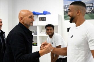 “Uomini infami, destini infami”, lo striscione scatena la polemica