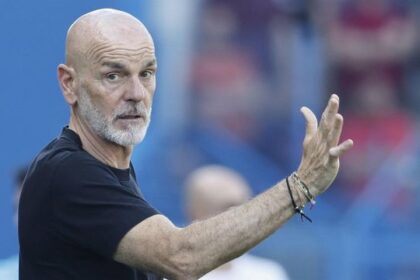 Fiorentina, Pioli snobba le voci di esonero e rilancia l’obiettivo Champions: pioggia di critiche sul web