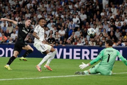 Juventus, Vlahovic da leader: Seedorf lo assolve per il gol fallito. La confessione di Xabi Alonso: “Ho pregato”