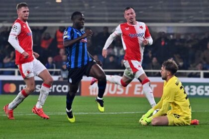 due rigori potevano cambiare tutto, stracciata maglia De Ketelaere