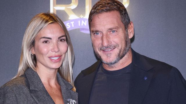 Francesco Totti e Noemi Bocchi allontanano le polemiche, messaggio per l'Italia di Gattuso e la lode a Nico Paz