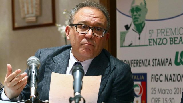 la condanna per stalking, cosa fa oggi e gli ultimi tweet