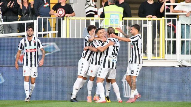 Okaka-gol, non segnava in Italia dal 2021. L'Ascoli vince il derby atteso 39 anni, Capuano parte male