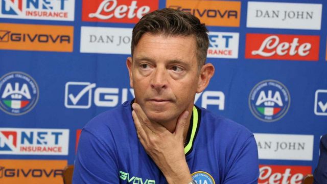 Open Var, Rocchi fa chiarezza sulla gomitata di Hojlund a Ferguson. Poi l’ammissione sul rigore concesso al Milan
