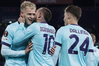 dominio rossoblu con Odgaard, Dallinga, Bernardeschi e Orsolini. Italiano show