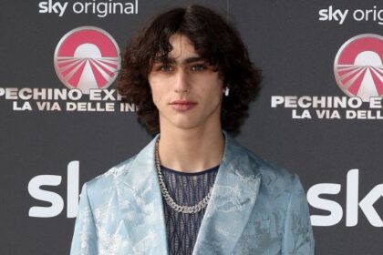 Achille Costacurta, la foto a Scampia scatena la bufera sul web