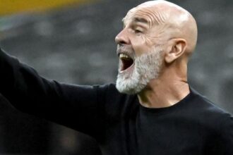 Fiorentina, Pioli esonerato: spunta like giocatore viola mentre i tifosi bocciano D'Aversa: il retroscena