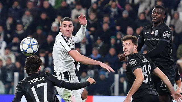 le voci su Gnabry e Vlahovic. E per il centrocampo spunta Xhaka