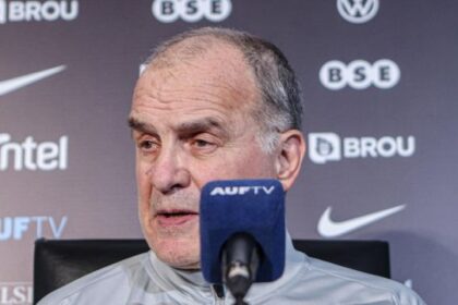 crisi nera e bufera su Bielsa, tutti contro El Loco. La spiazzante confessione del ct