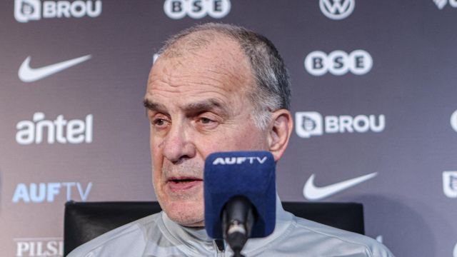 crisi nera e bufera su Bielsa, tutti contro El Loco. La spiazzante confessione del ct