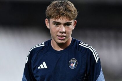 Buffon Jr, i gol esaltano Gigi e Alena Seredova ma il consiglio è velenoso: "Italiani cattivi, non leggerli"