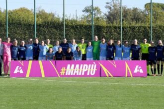 Serie A Women, la linea di centrocampo rossa contro la violenza sulle donne in occasione del 25 novembre
