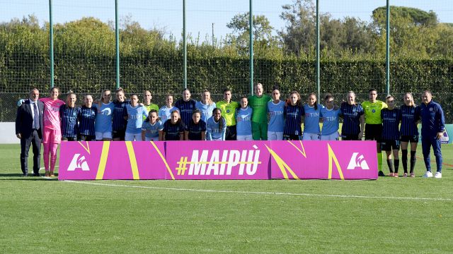 Serie A Women, la linea di centrocampo rossa contro la violenza sulle donne in occasione del 25 novembre