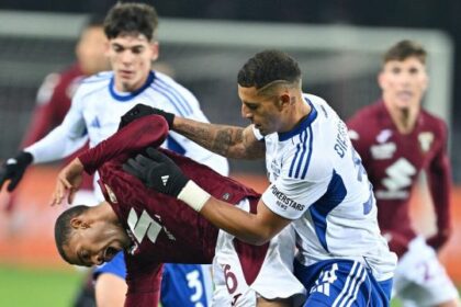 l’arbitro smentisce il Var e sbaglia due volte, rigore che non esiste