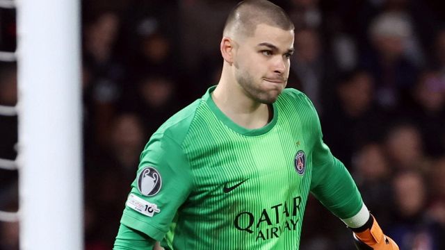 erede Donnarumma costretto a spiegare il like all'estrema destra