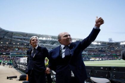 "La società non è in vendita". Ma i tifosi hanno perso la pazienza