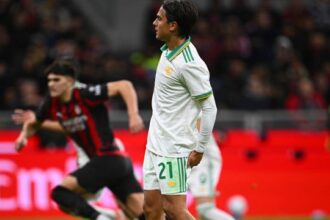 tira il rigore e va ko. Ma la Joya si lascia ipnotizzare da Maignan