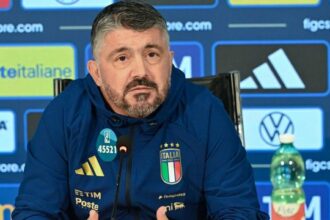 e il mondo "sbertuccia" il Ct azzurro per i piagnistei