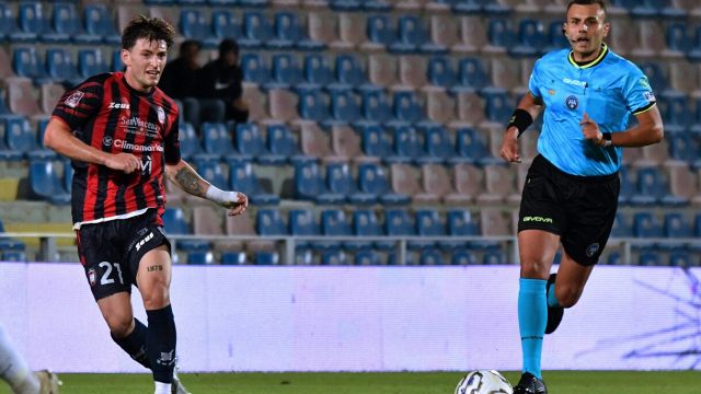 nel deserto dello Zaccheria si sente tutto e l’arbitro non sbaglia, Var in vacanza