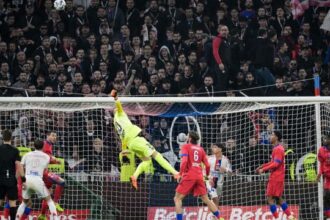 vittoria al 95' ma Chevalier fa rimpiangere Donnarumma e il Lione è furioso con l'arbitro