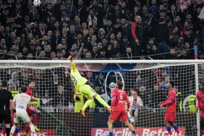 vittoria al 95' ma Chevalier fa rimpiangere Donnarumma e il Lione è furioso con l'arbitro