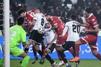 paura per tifoso caduto dagli spalti, Kouda rovina esordio Donadoni