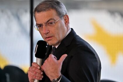 "Non sei Ferguson e nella tua carriera ci sono tanti flop". Si scatena la bufera sul web