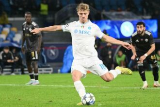 Marciniak stavolta il rigore lo vede ma era 10 volte meno netto di quello su Lozano