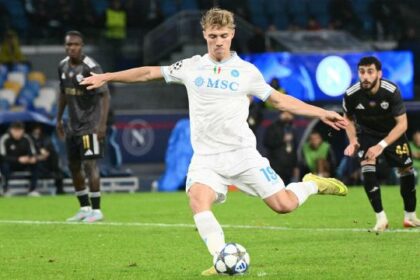 Marciniak stavolta il rigore lo vede ma era 10 volte meno netto di quello su Lozano