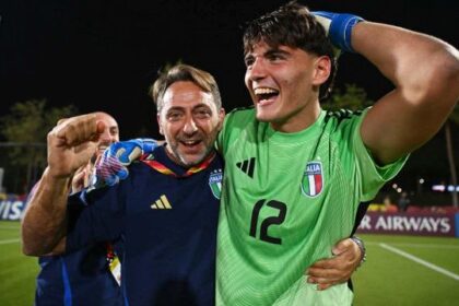 Longoni para due rigori e regala un terzo posto storico all'Italia