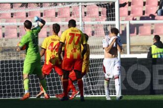 il doppio disastro mette tutti nei guai. La contestazione dei tifosi a Cairo, Vagnati e Baroni