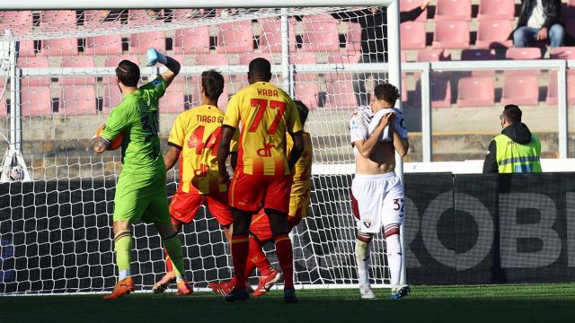 il doppio disastro mette tutti nei guai. La contestazione dei tifosi a Cairo, Vagnati e Baroni