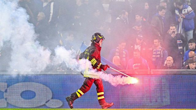 tifosi inferociti e squadra negli spogliatoi fino a mezzanotte. E torna Lombardo