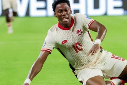 una corrida con sei espulsi