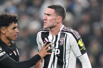 Vlahovic trascina e incassa l’assist di Chiellini sul rinnovo, per David altre critiche dopo l’errore  