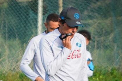 Napoli, Conte sceglie la strada del silenzio: venerdì il giorno della verità. Caressa lo punge: “Ecco perché è andato via”