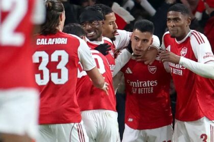 Arsenal solo in vetta, Mbappé e Vitinha da urlo, crolla clamorosamente il Liverpool