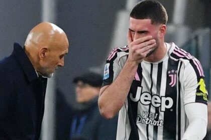 i tempi di recupero del bomber, il web celebra il turco