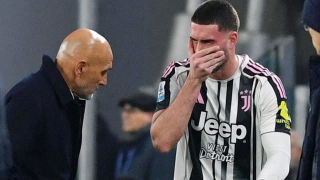 i tempi di recupero del bomber, il web celebra il turco