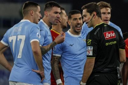 l’arbitro Arena condanna i pugliesi, dubbi anche su un gol revocato