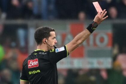 arbitro espelle un altro arbitro, quello del dramma Milan a Istanbul