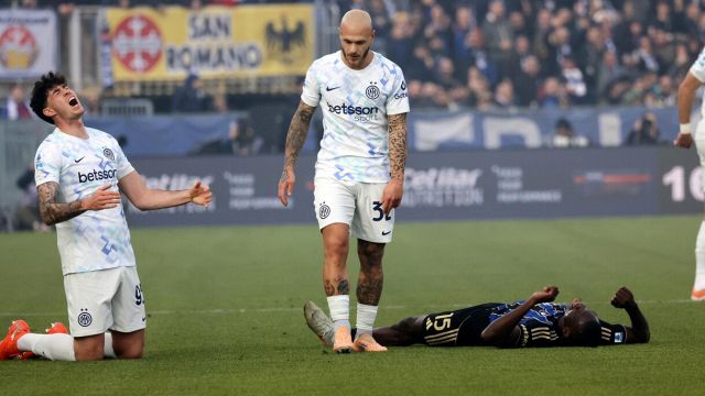 due rigori chiesti dagli ospiti, le proteste dei toscani