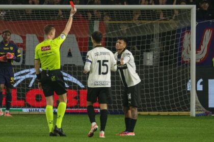 7’ di follia per Ordonez, giallo sul gol di Castro, campo impraticabile