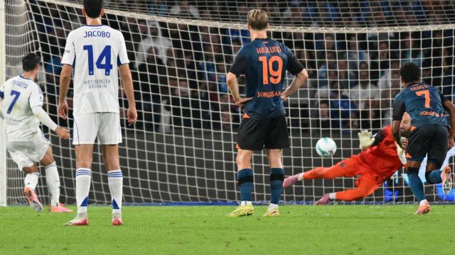 Fabregas incarta Conte, Milinkovic-Savic superman para un altro rigore