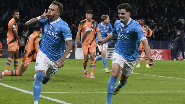 Neres scaccia i fantasmi, prima gioia per Lang, la Dea si sveglia tardi