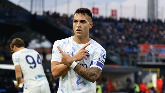 dura risposta alle critiche, la grigliata promessa e la rivincita. Chivu spiega l'abbraccio