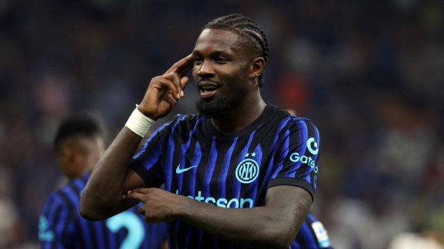 le formazioni ufficiali. Thuram, Bonny, Pedro, le scelte di Chivu e Sarri